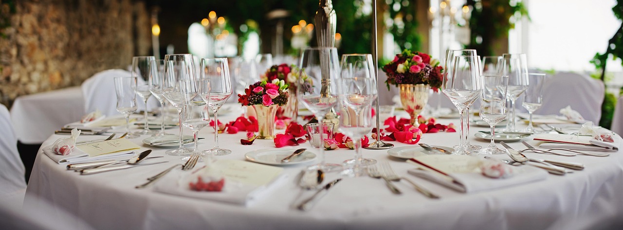 Foraged Centerpieces: Styling a Table With What the Season Gives