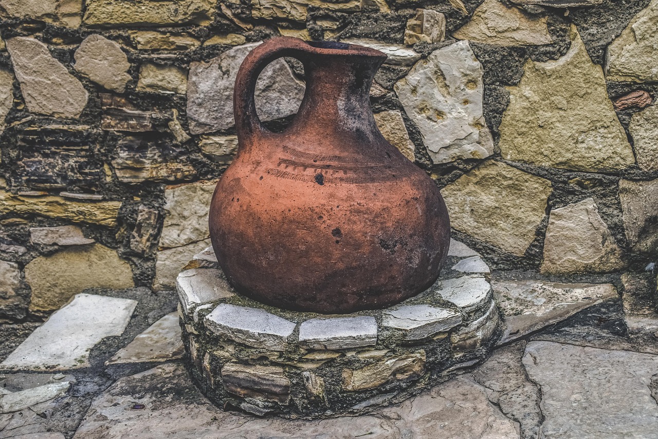 The Quiet Charm of Handmade Pottery in a Natural Home